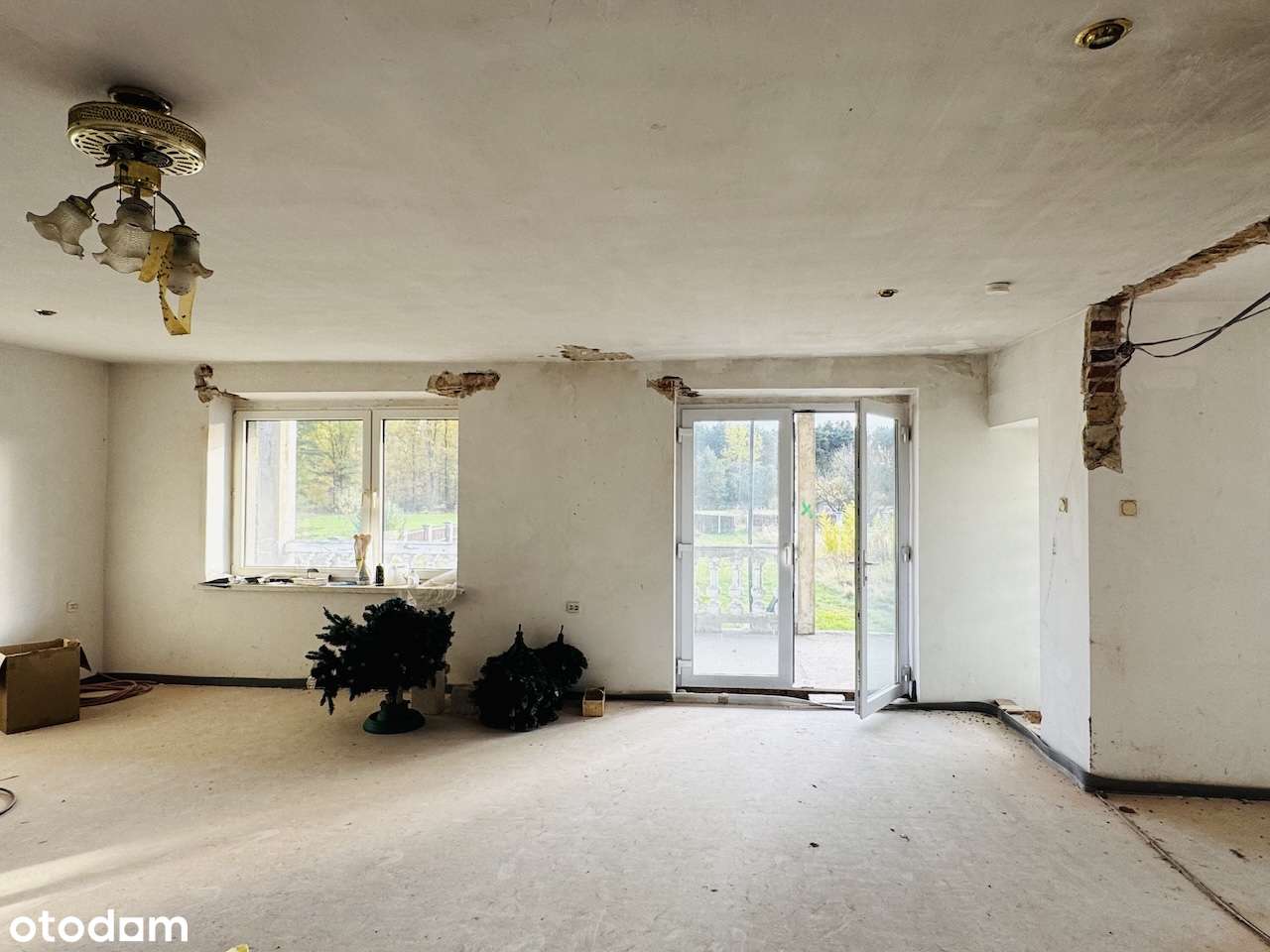 Duży dom z ładną działką ze stawem przy lesie-potencjał aranżacji-13