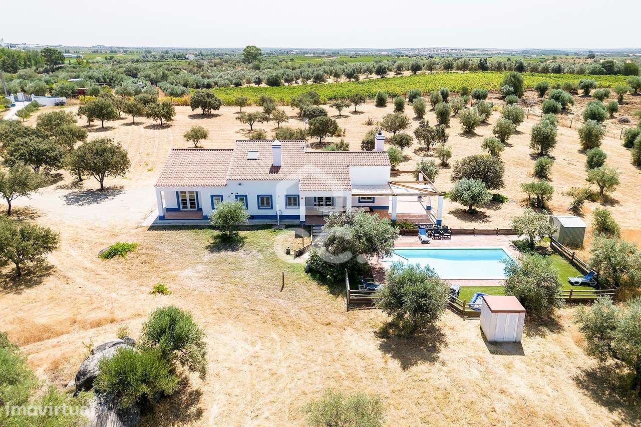 Quinta de 1,29 ha c/ Moradia T4 e Piscina | Reguengos de Monsaraz, Évo-23