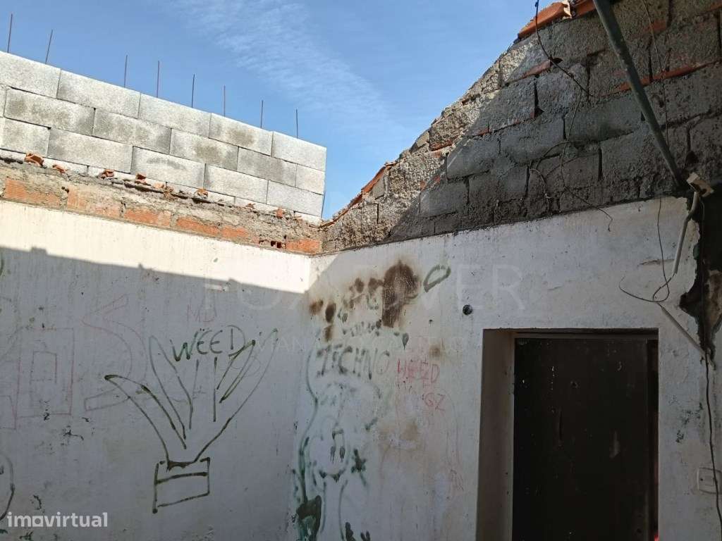 Moradia T3 em processo de reabilitação, Lanheses-4