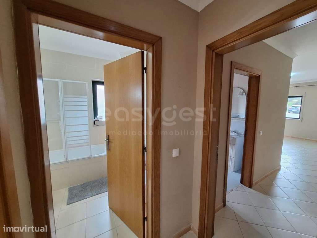 Apartamento T3 com 152 m2, com parqueamento na garagem localizado n...-12