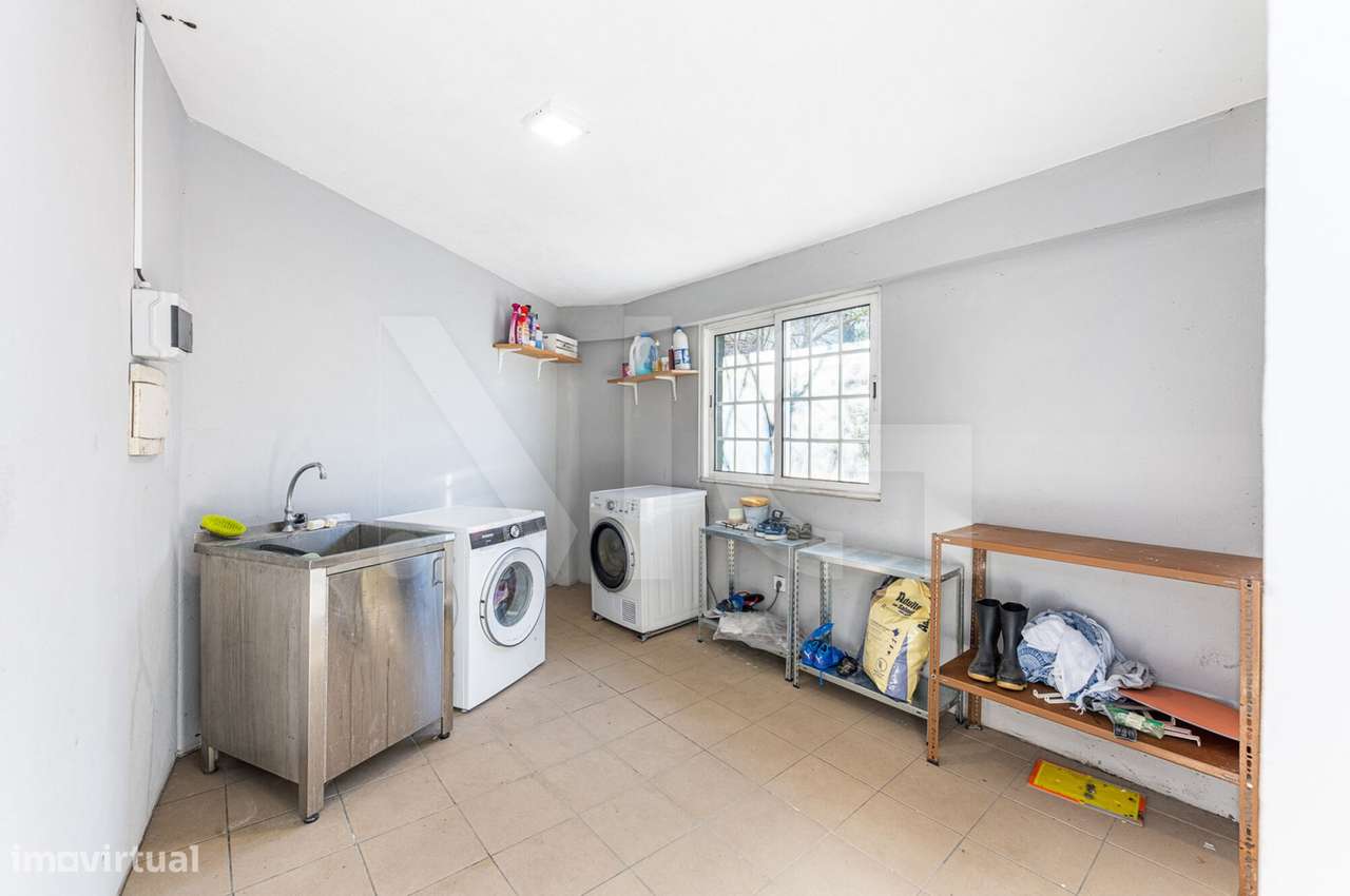 Moradia T4 com pátio, jardim e garagem em Covelas - Trofa-42