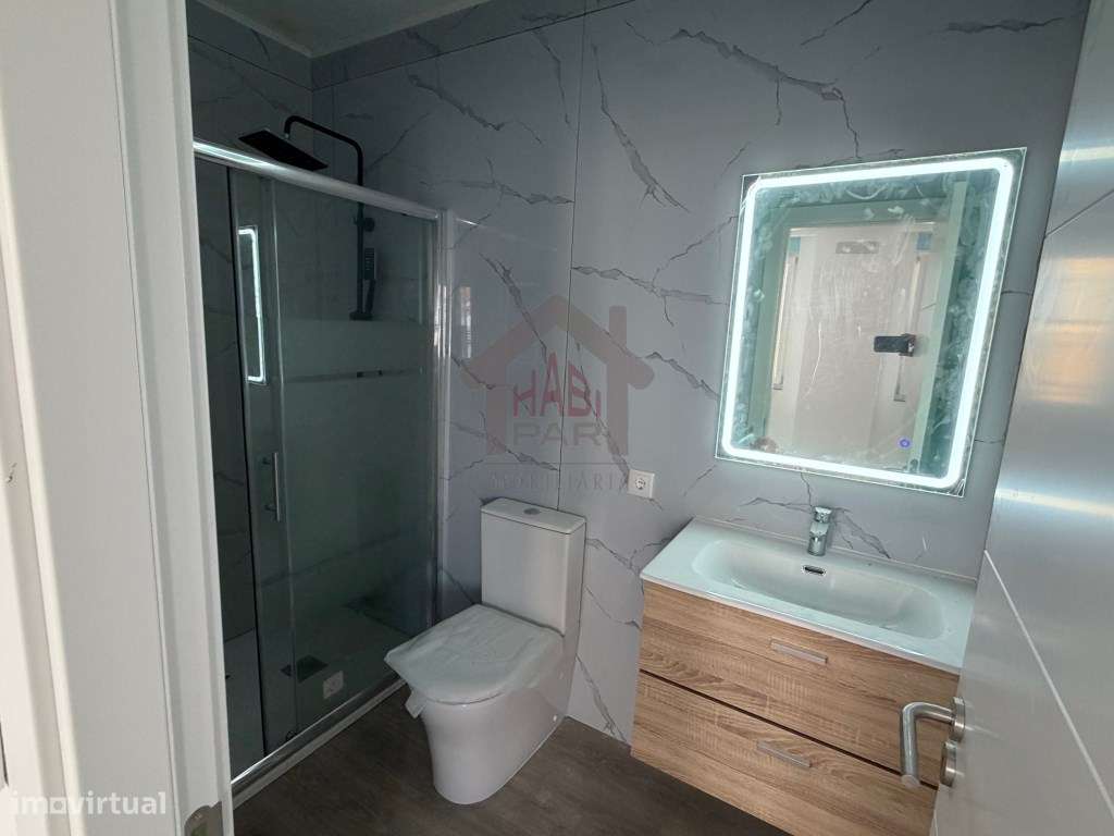 Excelente Moradia Renovada Centro Histórico de Salvaterra de Magos-28