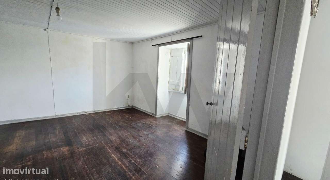 Moradia T3 de 3 Pisos no Centro da Ribeira Grande com Quintal-8