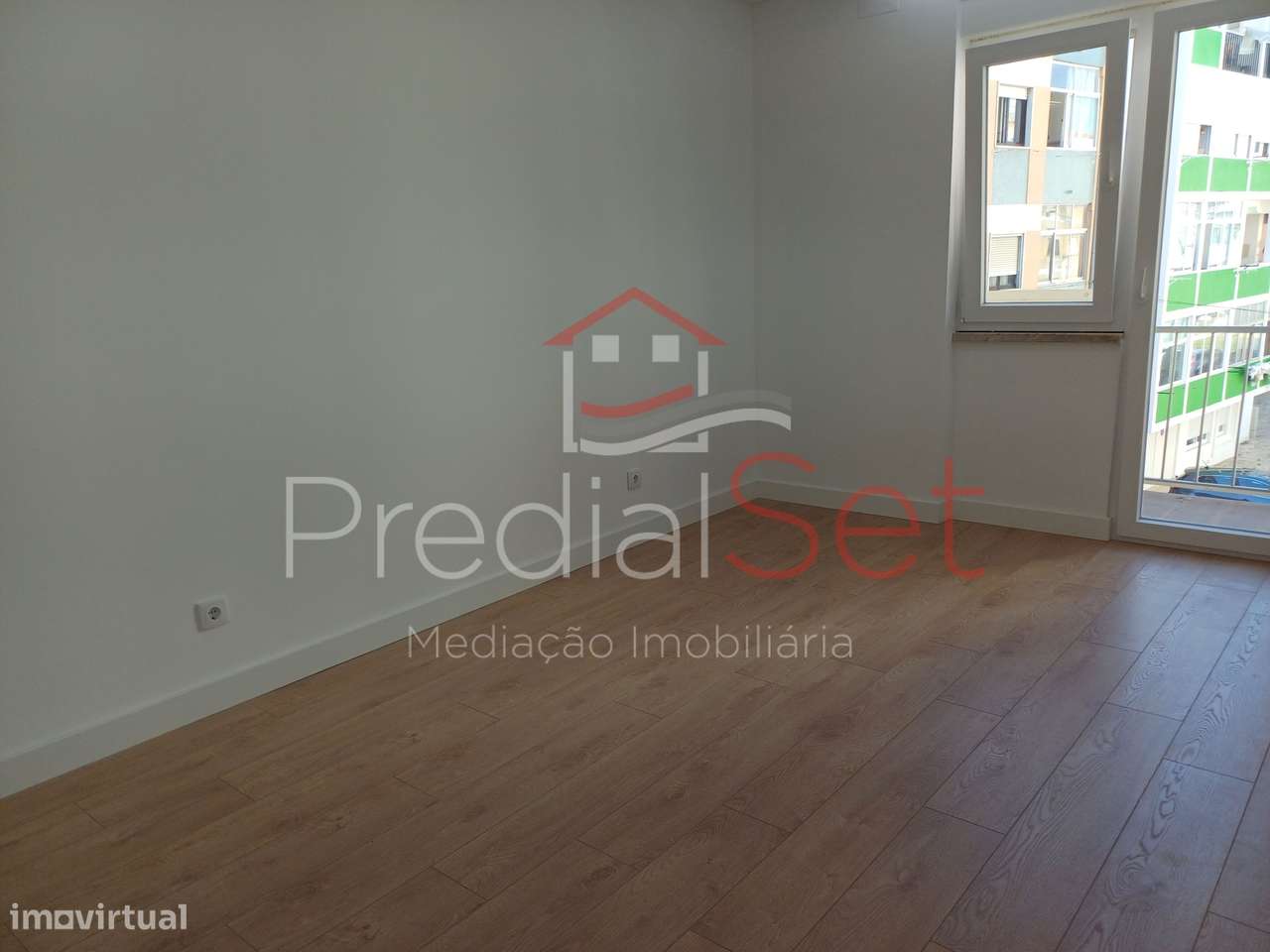Apartamento T3 Totalmente Renovado- Montalvão-Setubal-12