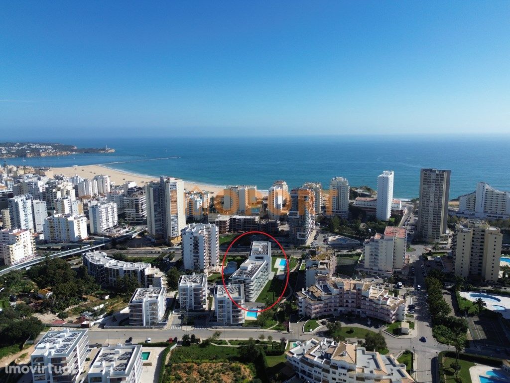 Apartamento T3 a 300m da praia c/Piscina e Garagem em BOX