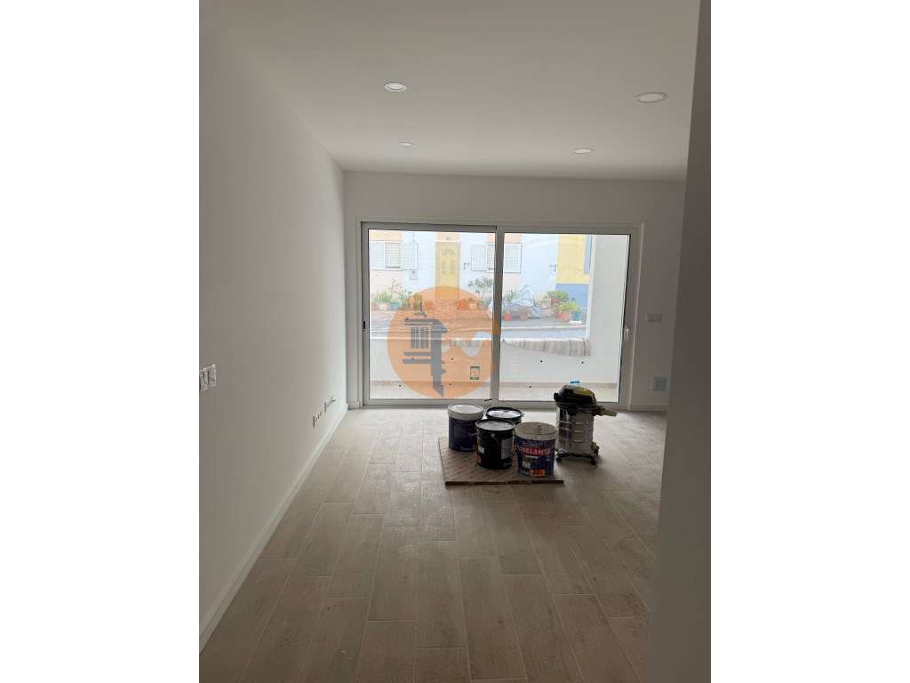 T2 em Construção no Rés do Chão (fase de acabamentos) - Boavista - Grande imagem: 2/42