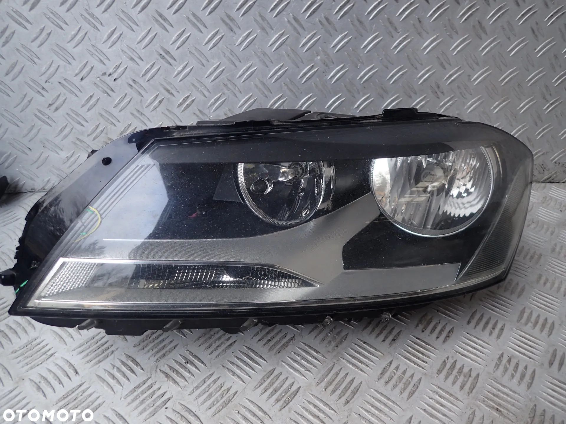 LAMPA LEWY PRZÓD VW PASSAT B7 ANGLIK 3AB941005 - 1