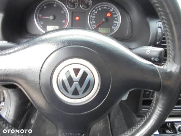 Volkswagen Passat 1.9 TDI Comfortline - 30