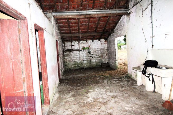Moradia para reconstruir com terreno em Coimbrão-3