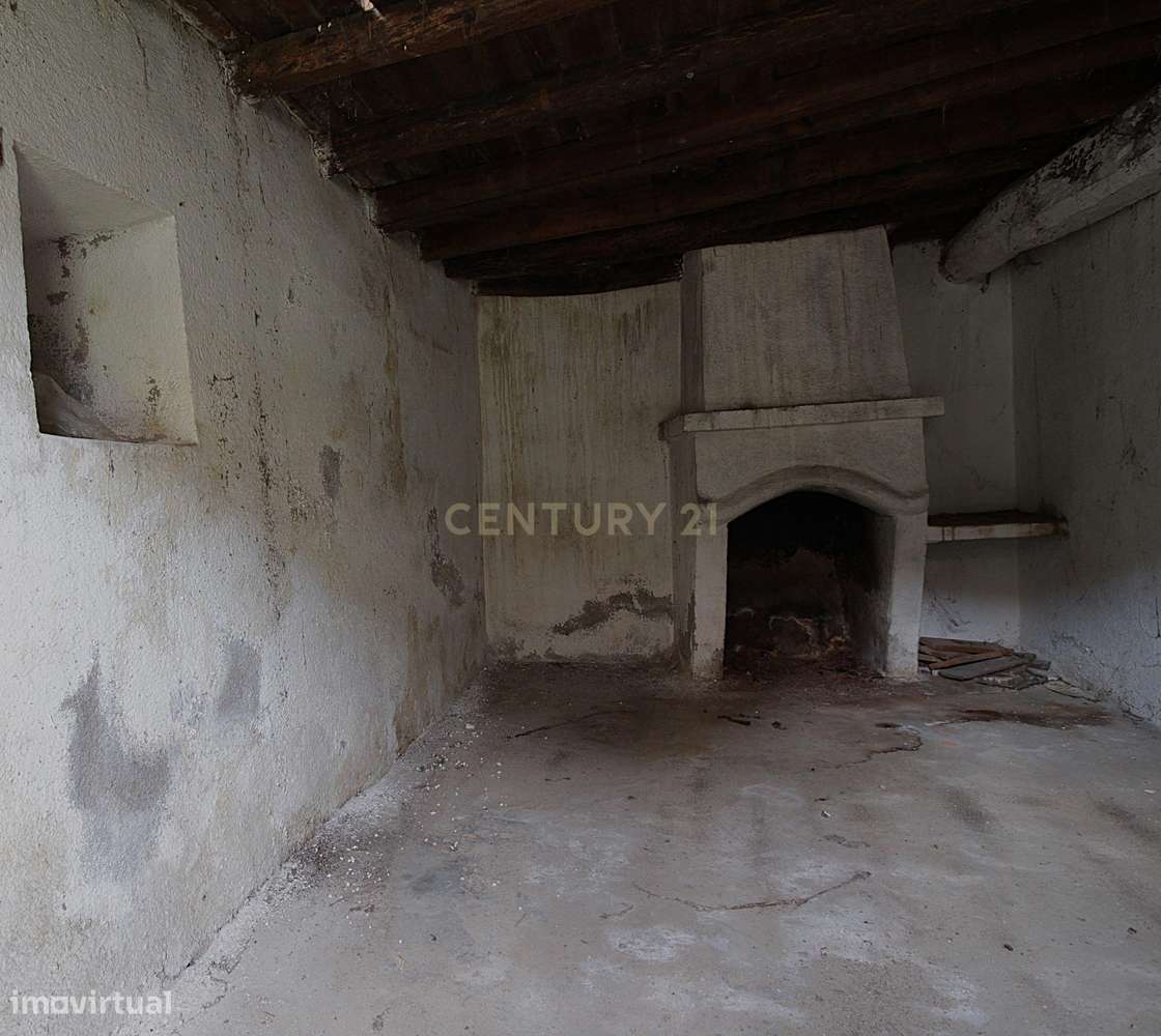 Moradia T2 para Recuperar, em Aldeia do Bispo - Penamacor - Grande imagem: 2/15