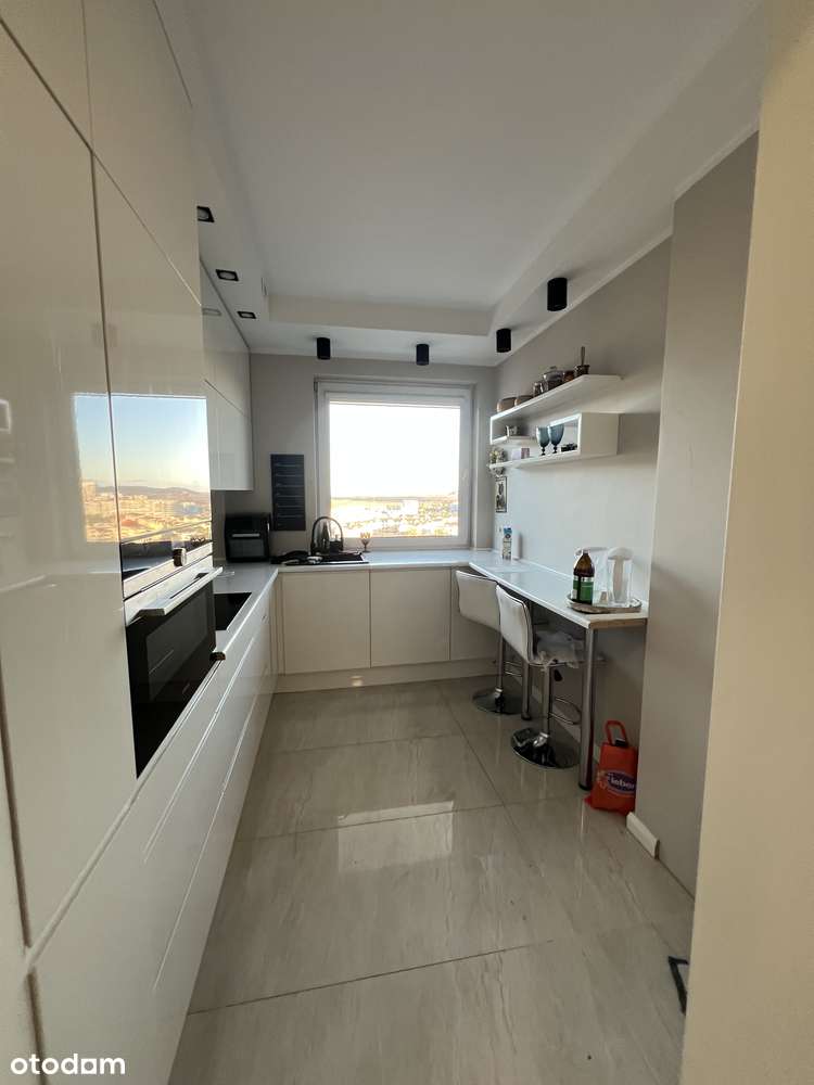 Reda-na sprzedaż  eleganckie  mieszk. 3 pok.+ kom.lok.+ m. w hali g.-6