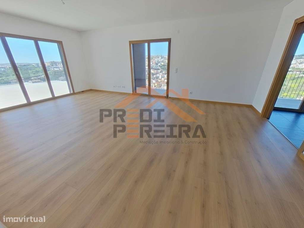 Situado na Ramada, T2 a Estrear | Varandas + Terraço | Parqueamento... - Grande imagem: 2/24