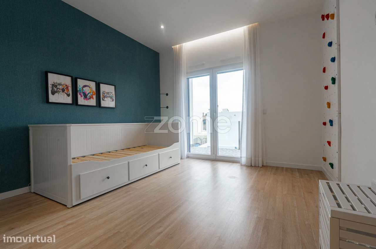 Moradia Isolada T3 com Piscina em Cascais-12