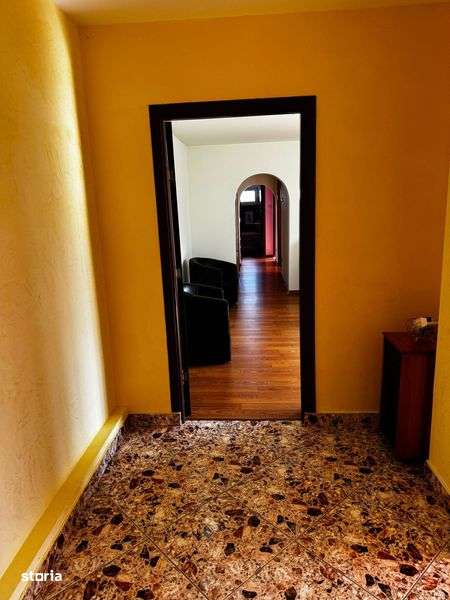 De vânzare apartament cu 3 camere - Imagine principală: 4/8