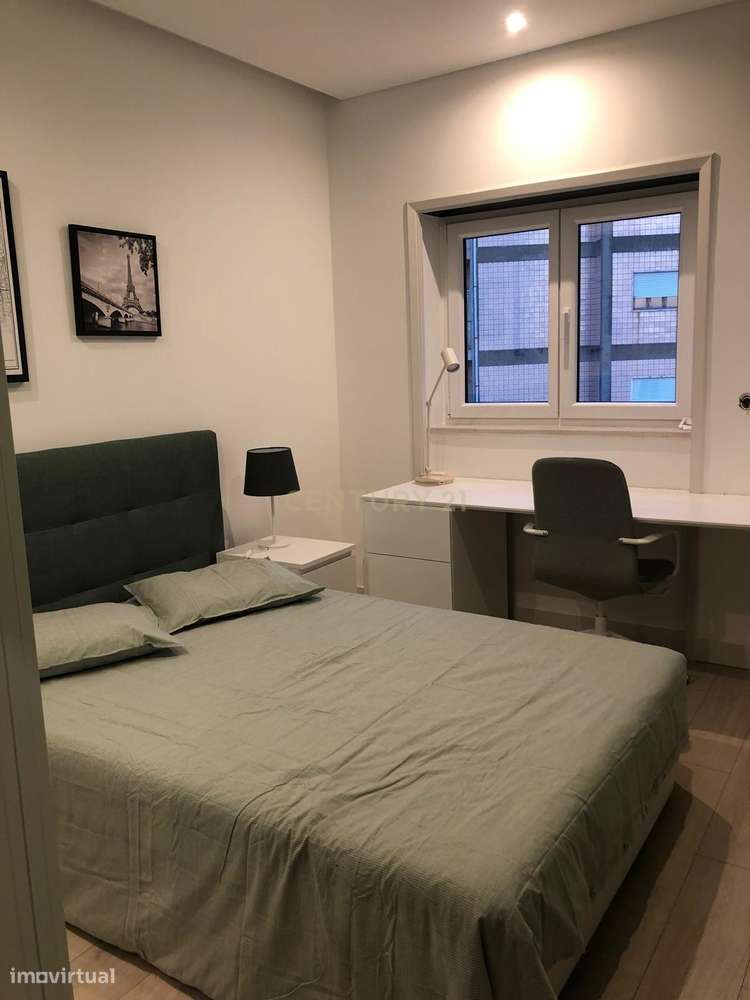 T5 completamente renovado, com 2 Suítes  em zona nobre de Coimbra OPOR-10