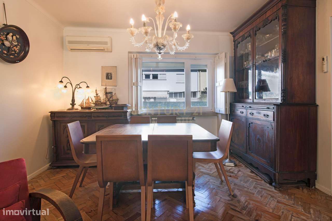 Moradia T3, Remodelada, com Jardim, em zona nobre do Restelo - Grande imagem: 3/48