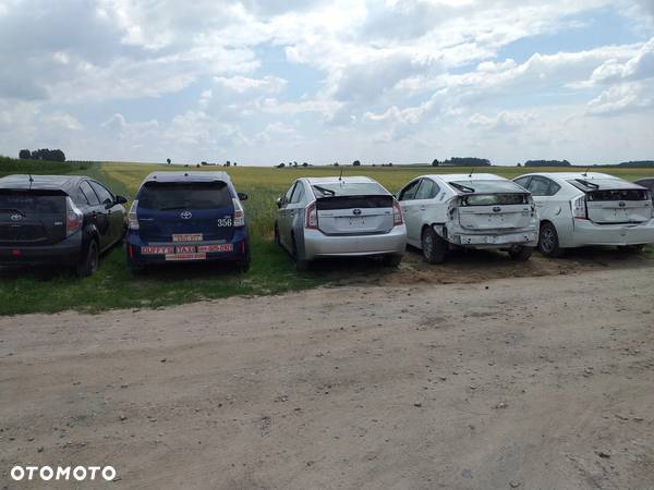 Toyota Prius C AQUA deska kokpit dolna część - 14