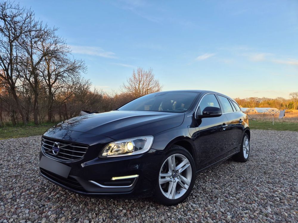 Volvo V60 I D6 AWD Plug-in Hybrid R-Design Momentum 2015