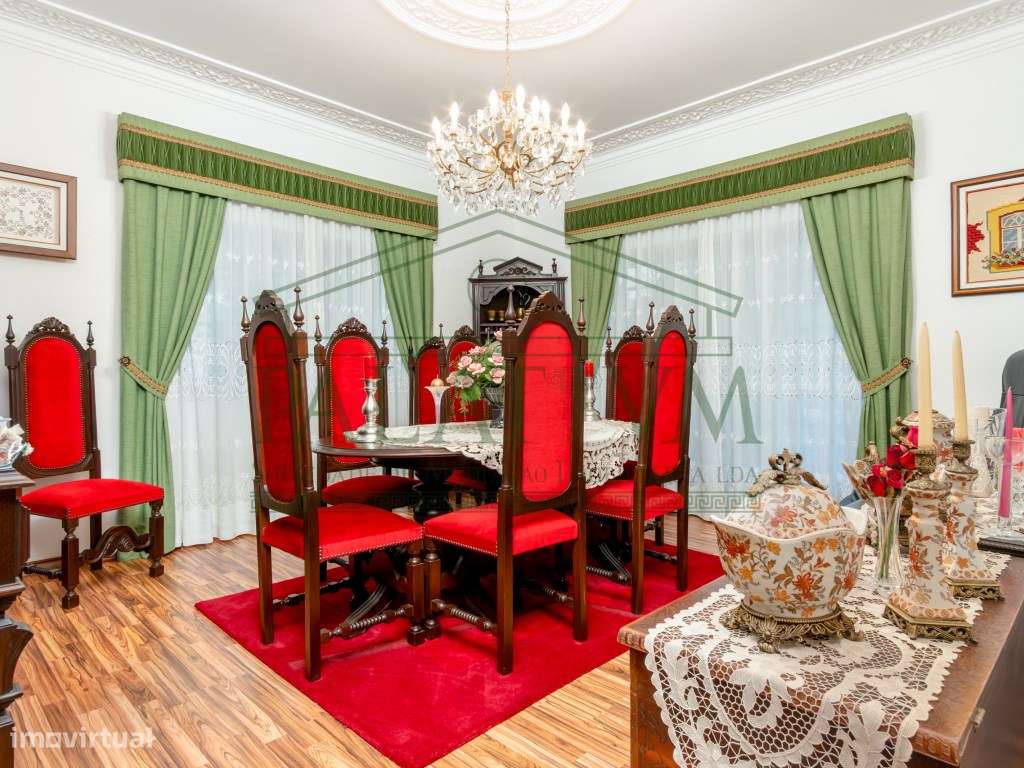 Moradia T5 centro da Charneca da Caparica-1