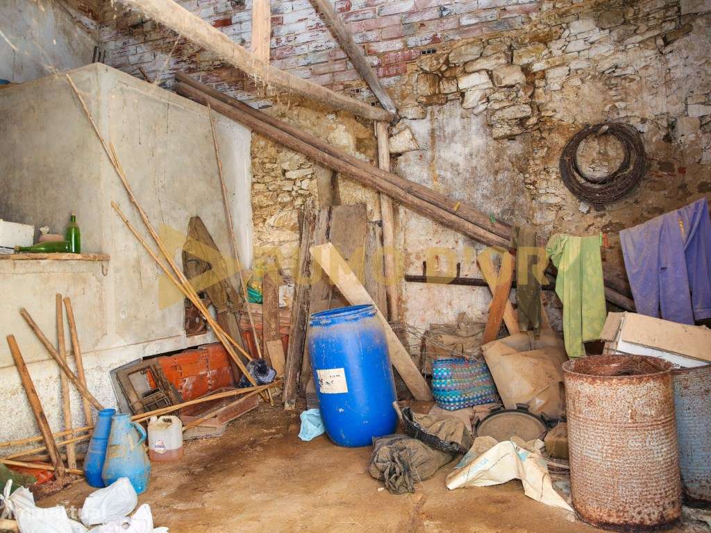 Moradia + Arrecadaçãoes e Logradouro em Vila Chã-8