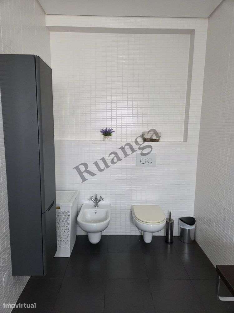 Excelente Apartamento T3 Duplex com Elevador para Venda em Sines-12