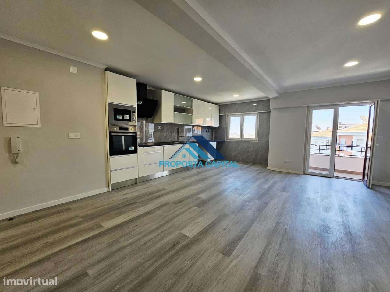 APARTAMENTO T4 REMODELADO CENTRO AMORA-10