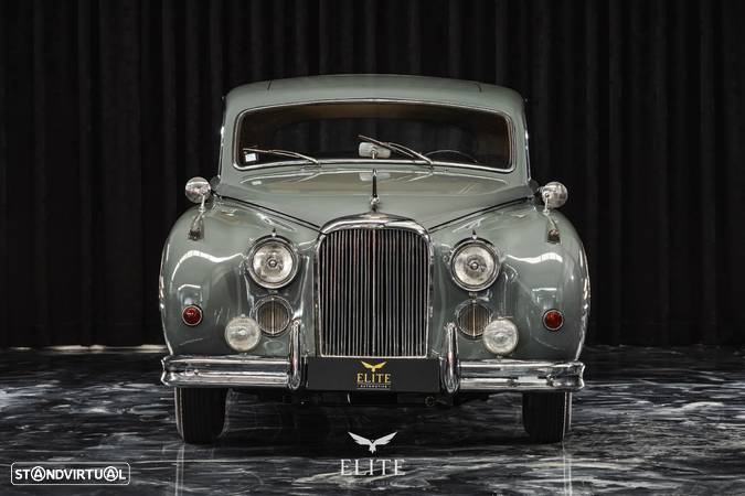 Jaguar MK IX - 2