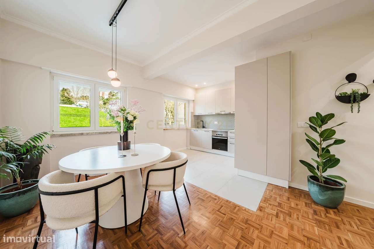 T4 luminoso com varanda ampla a 5 minutos da estação de Monte Abraão-24