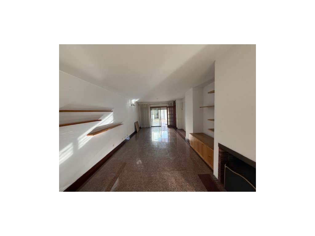 Moradia V3 na Senhora da Hora - Localização Premium!-8