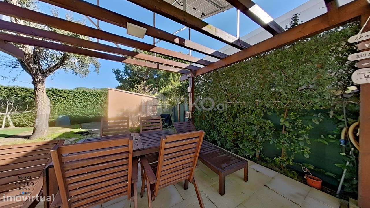 MORADIA T4 218M² EM TERRENO 1.044M² COM PISCINA EM CONDOMÍNIO GOLFE SA-48