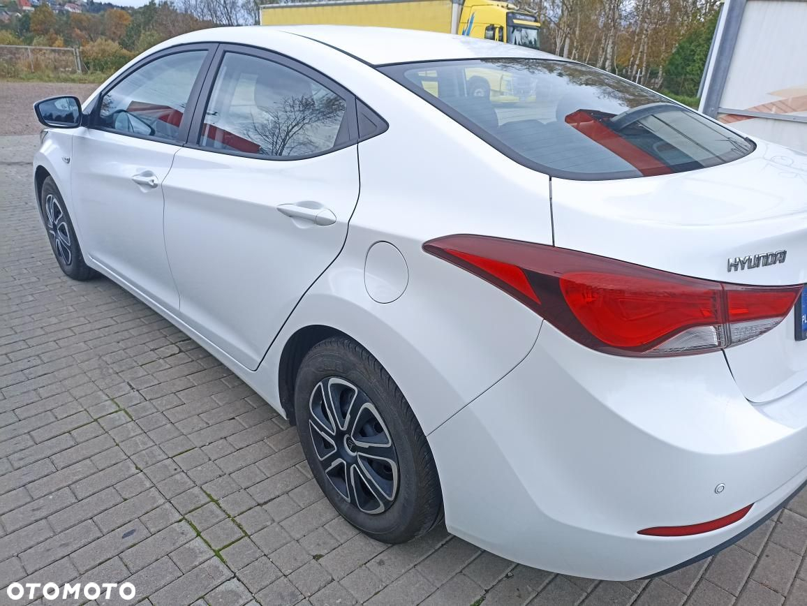 Hyundai Elantra 1.6 Style - 6