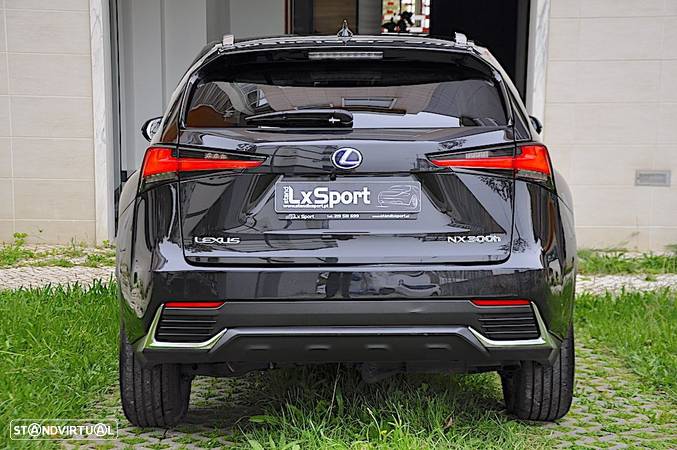 Lexus NX 300h Executive+ - 32