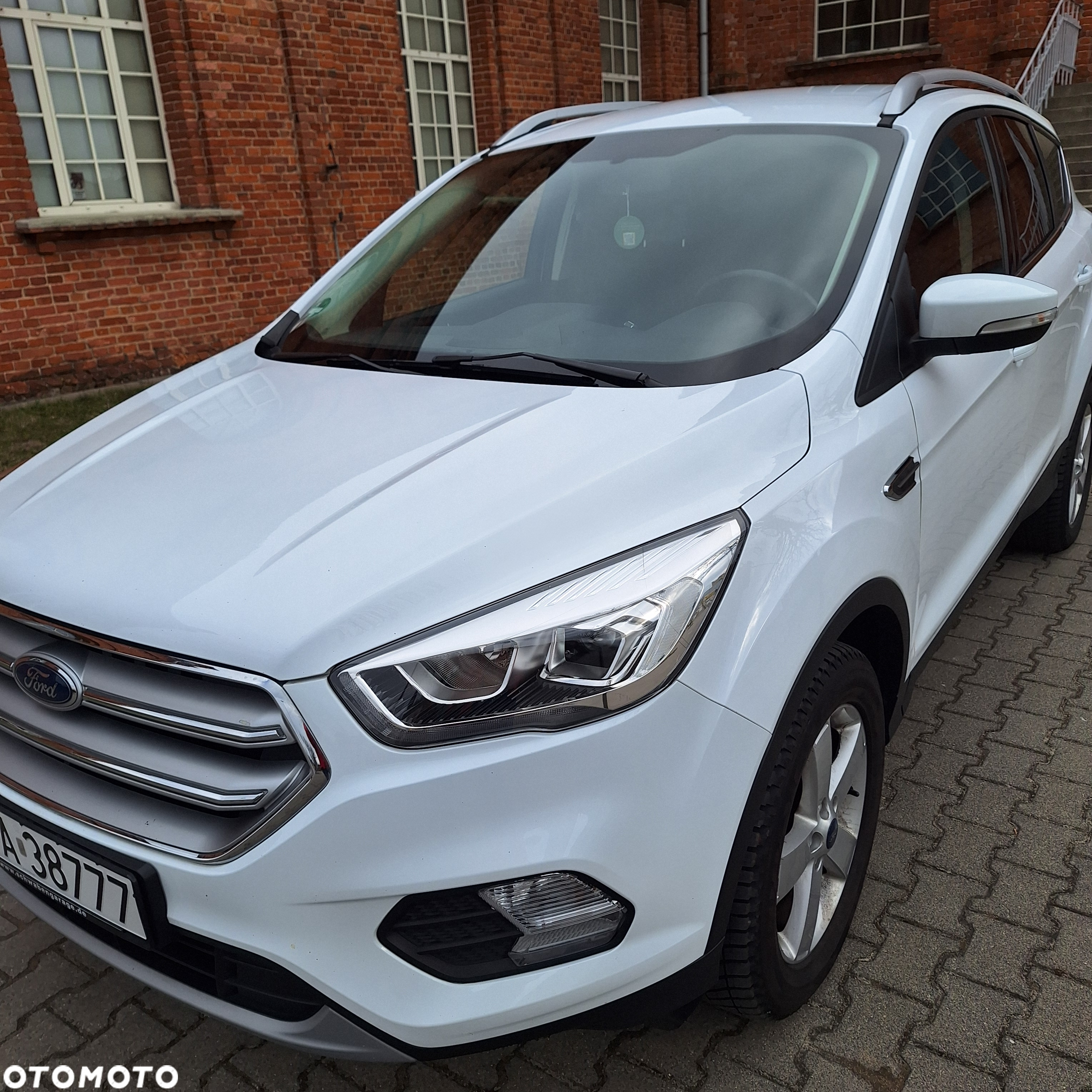 Ford Kuga 1.5 EcoBoost 2x4 Titanium - 3