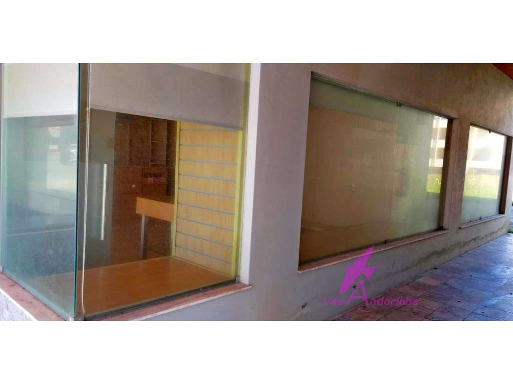 Loja para comércio a 500 metros apé da Praia da Amorosa - Grande imagem: 5/7