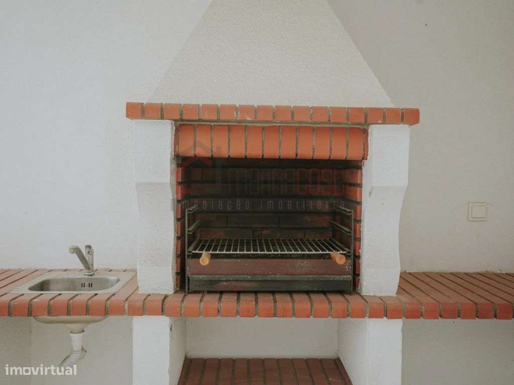 Moradia T3 com Garagem e Logradouro na Atouguia da Baleia-19