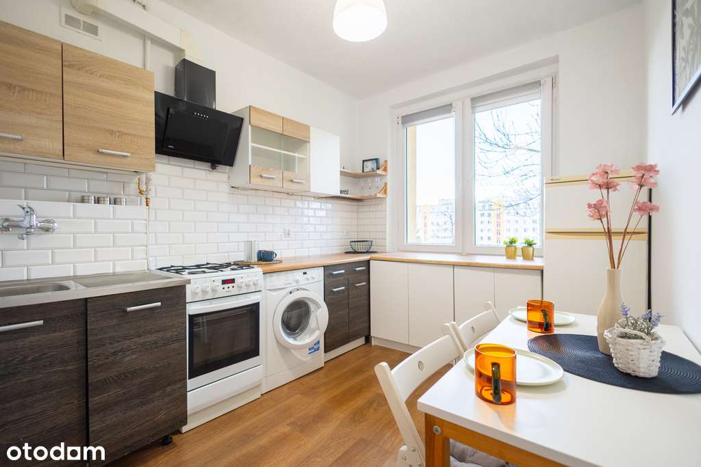 kawalerka z oddzielną kuchnią/Krzyki/Huby/balkon-5