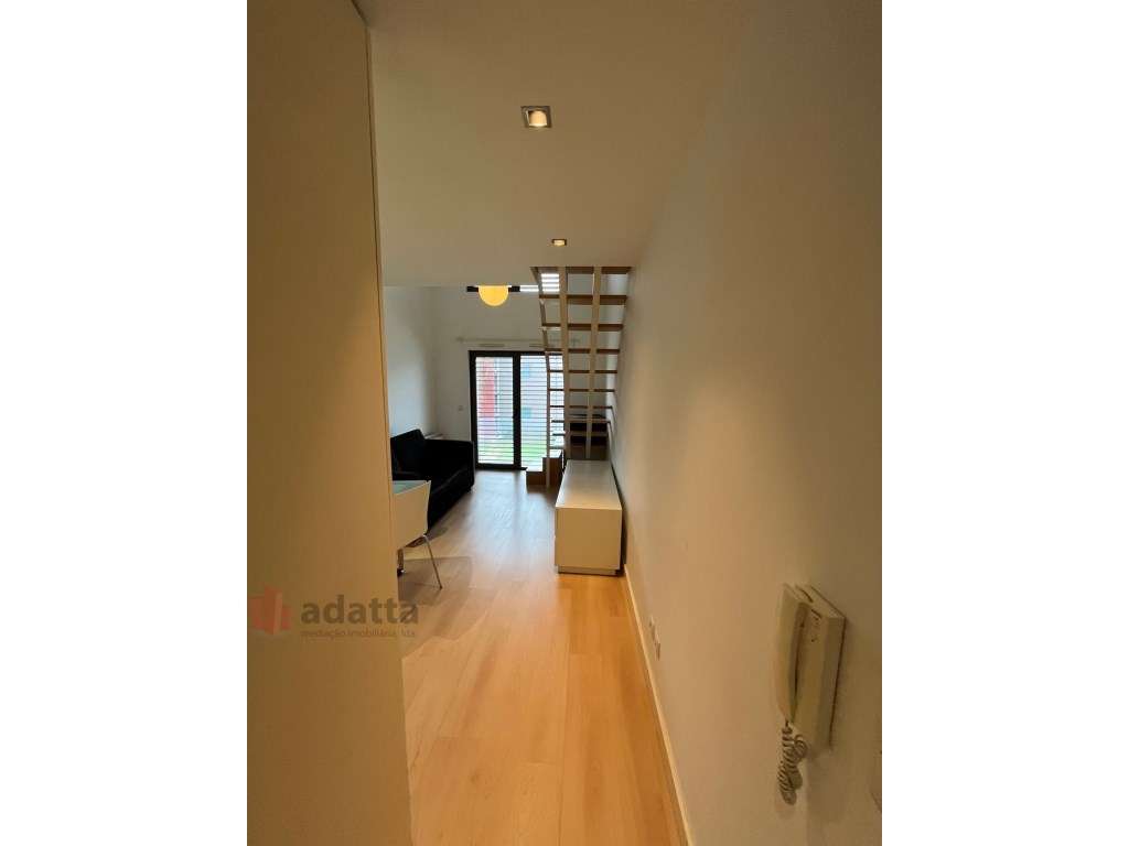 T1duplex mobilado com estacionamento coberto, junto ao Norte Shoppi... - Grande imagem: 4/11