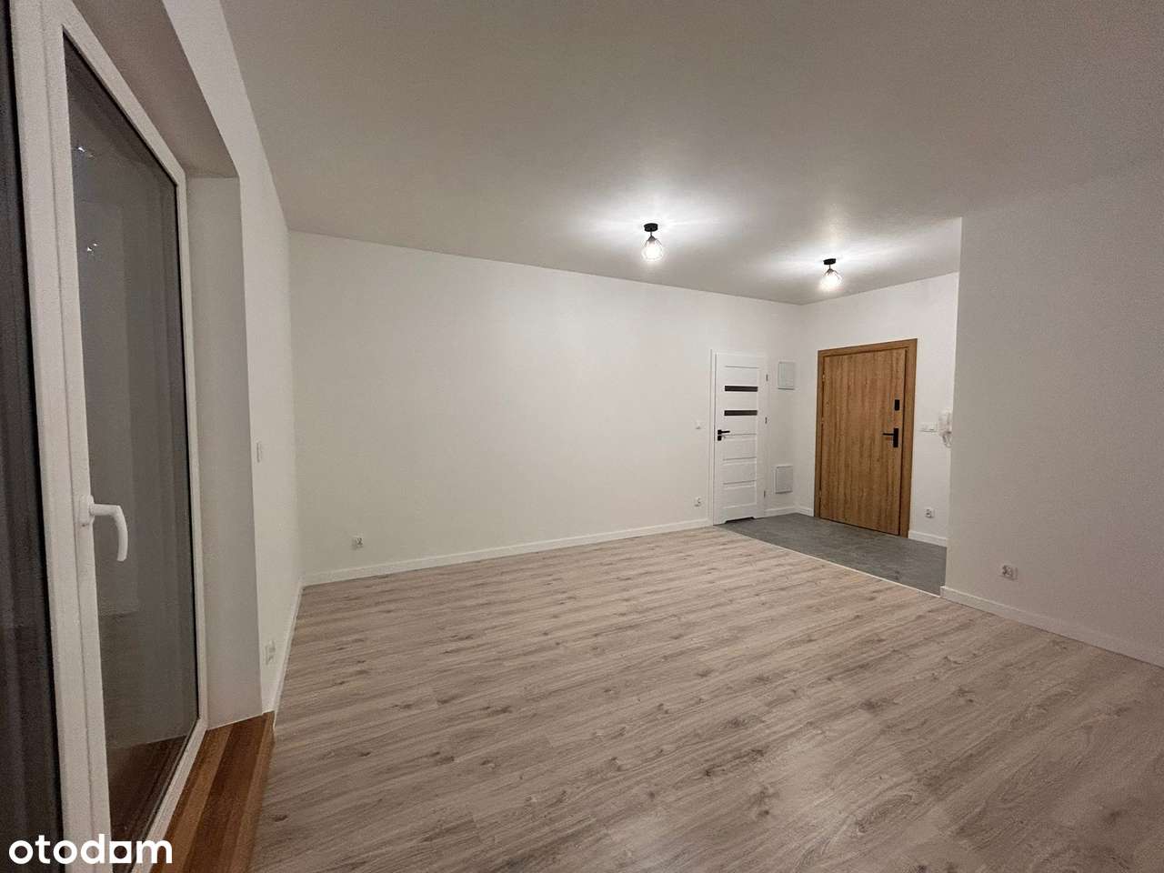 Obniżka ceny Black Week! Kawalerka po remoncie + parking gratis-4