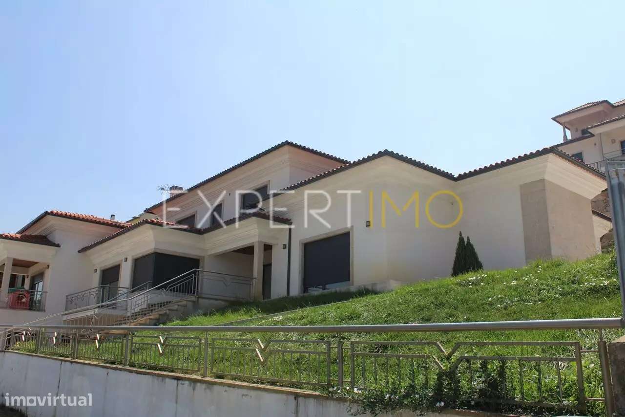 Moradia Imponente, T5 à venda em Seia na Serra da Estrela - Grande imagem: 4/25