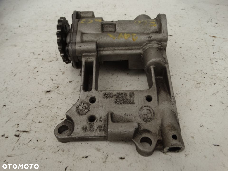 POMPA OLEJU BMW E60 E61 3.0D 7789838 F-VAT - 2