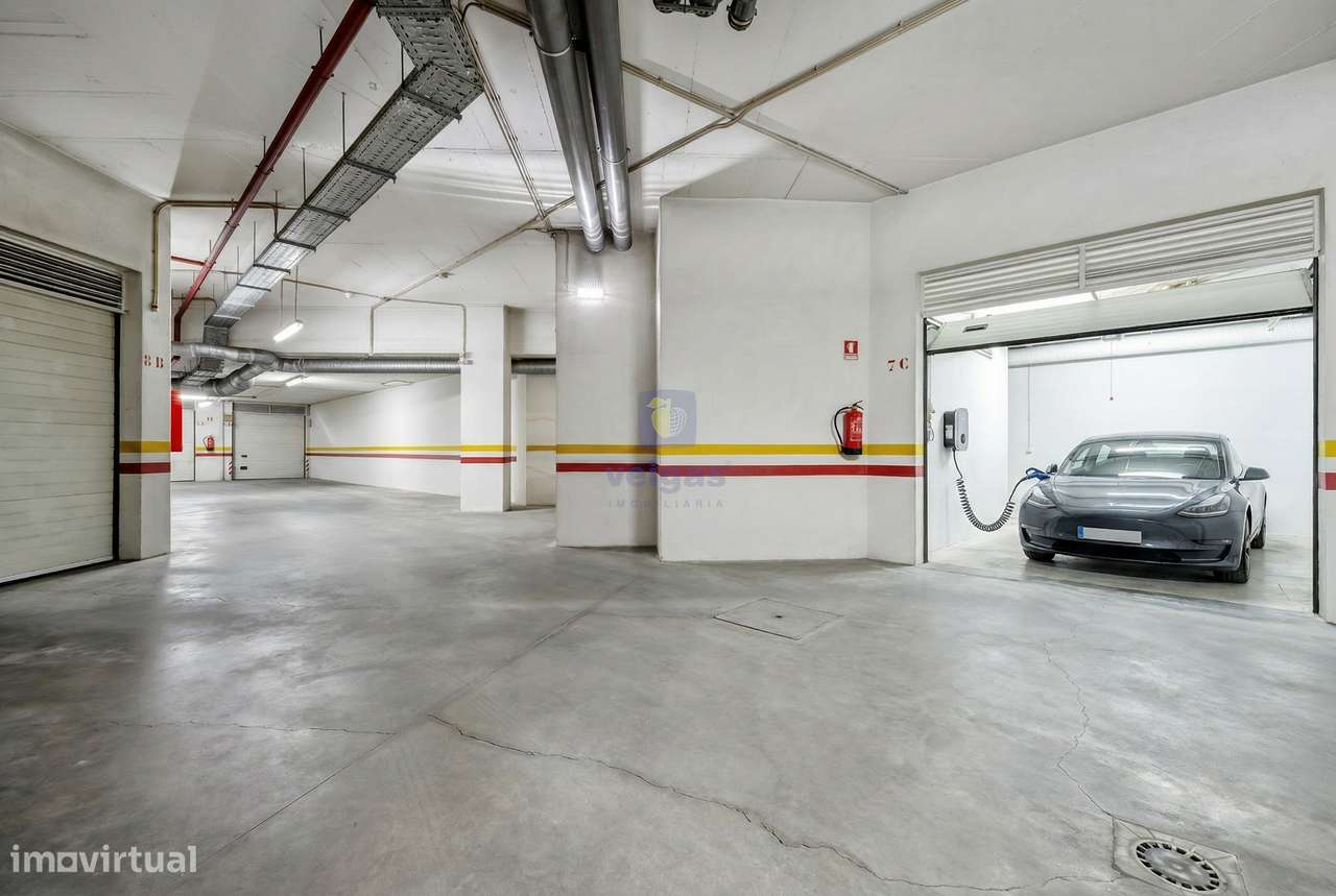 Apartamento T3 Renovado com Vista Rio-17