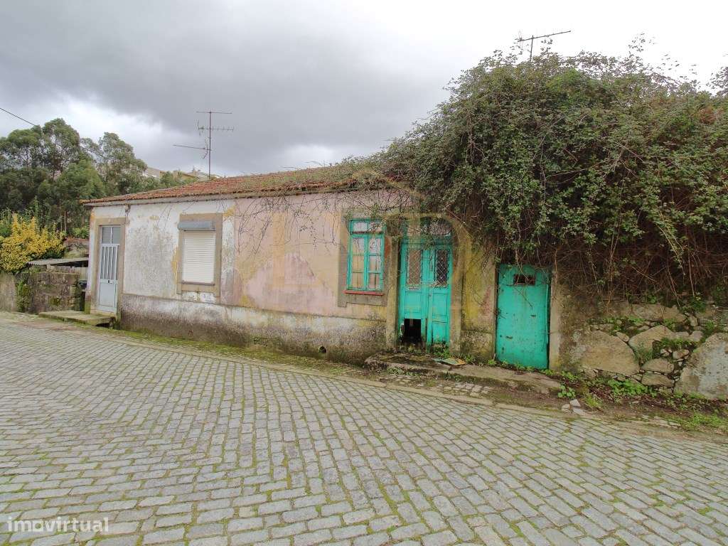 Moradia para restauro Águas Santas-6
