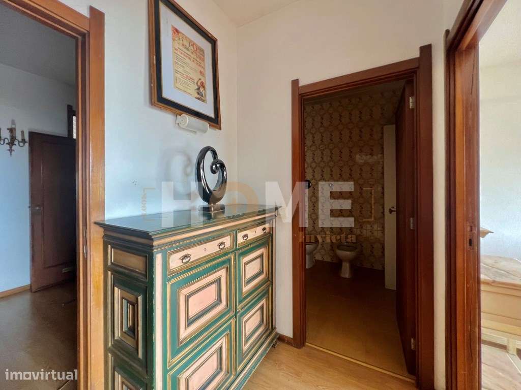 Apartamento T3+1, com varanda à Av. Fernão de Magalhães- Bonfim- Porto-56