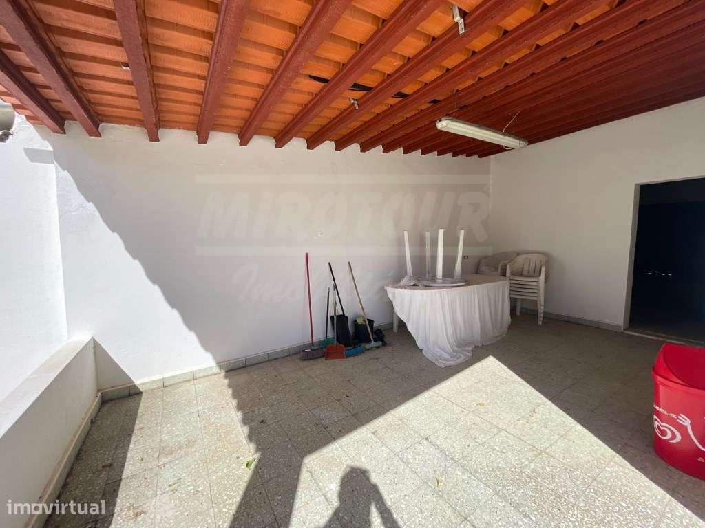 Moradia T4+3 com garagem, terraço e logradouro nas Ermidas-Sado-26