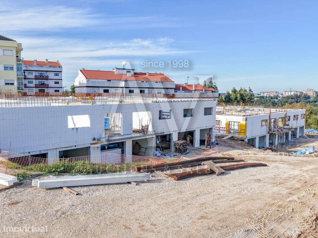 T2- Condomínio Fechado, piscina aquecida, parque infantil em Leiria-10