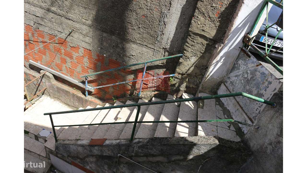 Moradia T2+T2 | Terreno 326 M2-13