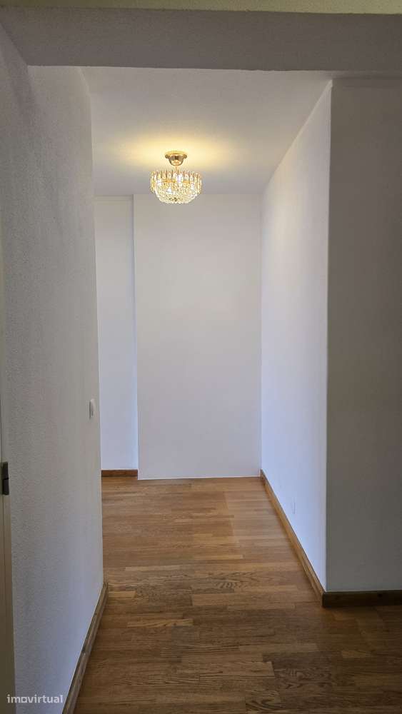 Apartamento T2, recuperado, no centro de Telheiras - Grande imagem: 4/23