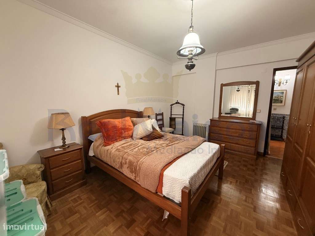 Vende-se Fantástico T3 no centro de Mem Martins-17