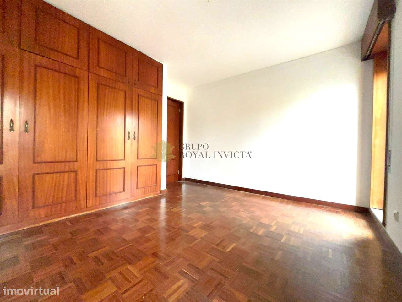 Apartamento T3  com Box Fechada e Varanda junto ao metro -  Senhora da-13