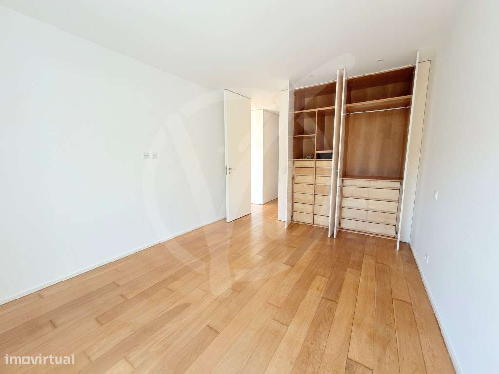Moradia T4 de Luxo com Jardim e Piscina Póvoa de Varzim-6